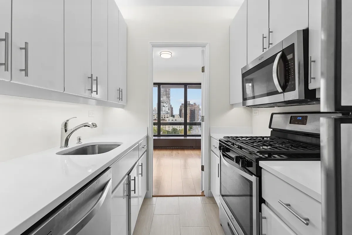 Квартира с панорамными видами на реку и город в Нью-Йорке, США