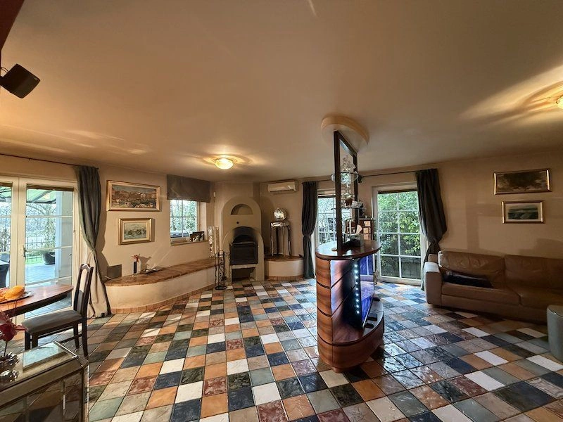 Вилла 4+1 в тихом и зеленом районе Домжале