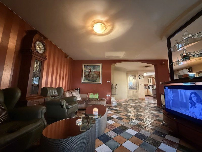 Вилла 4+1 в тихом и зеленом районе Домжале