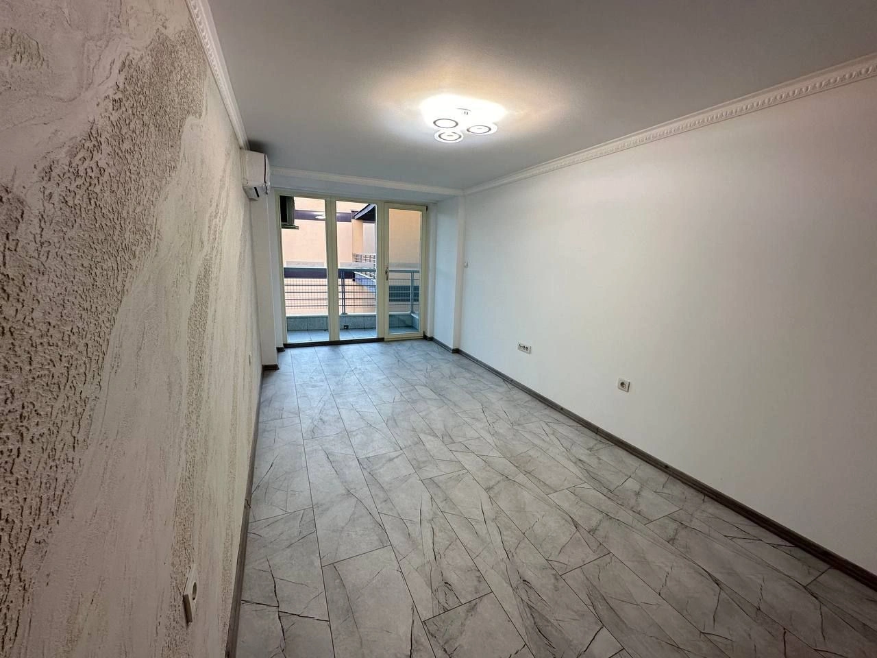 Студия с бассейном и рестораном на Солнечном Берегу - 43,850 €