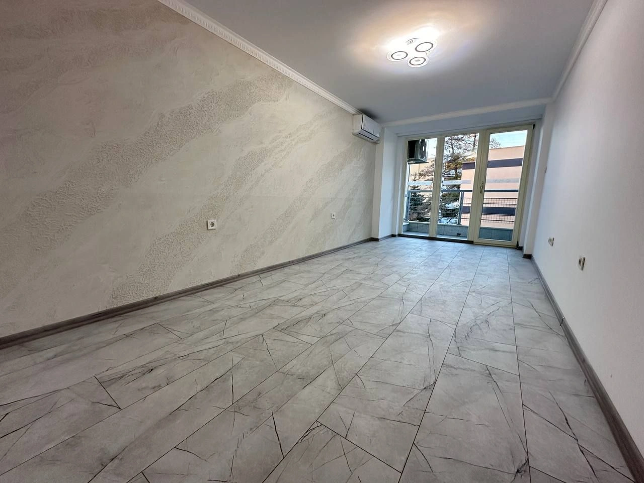 Студия с бассейном и рестораном на Солнечном Берегу - 43,850 €