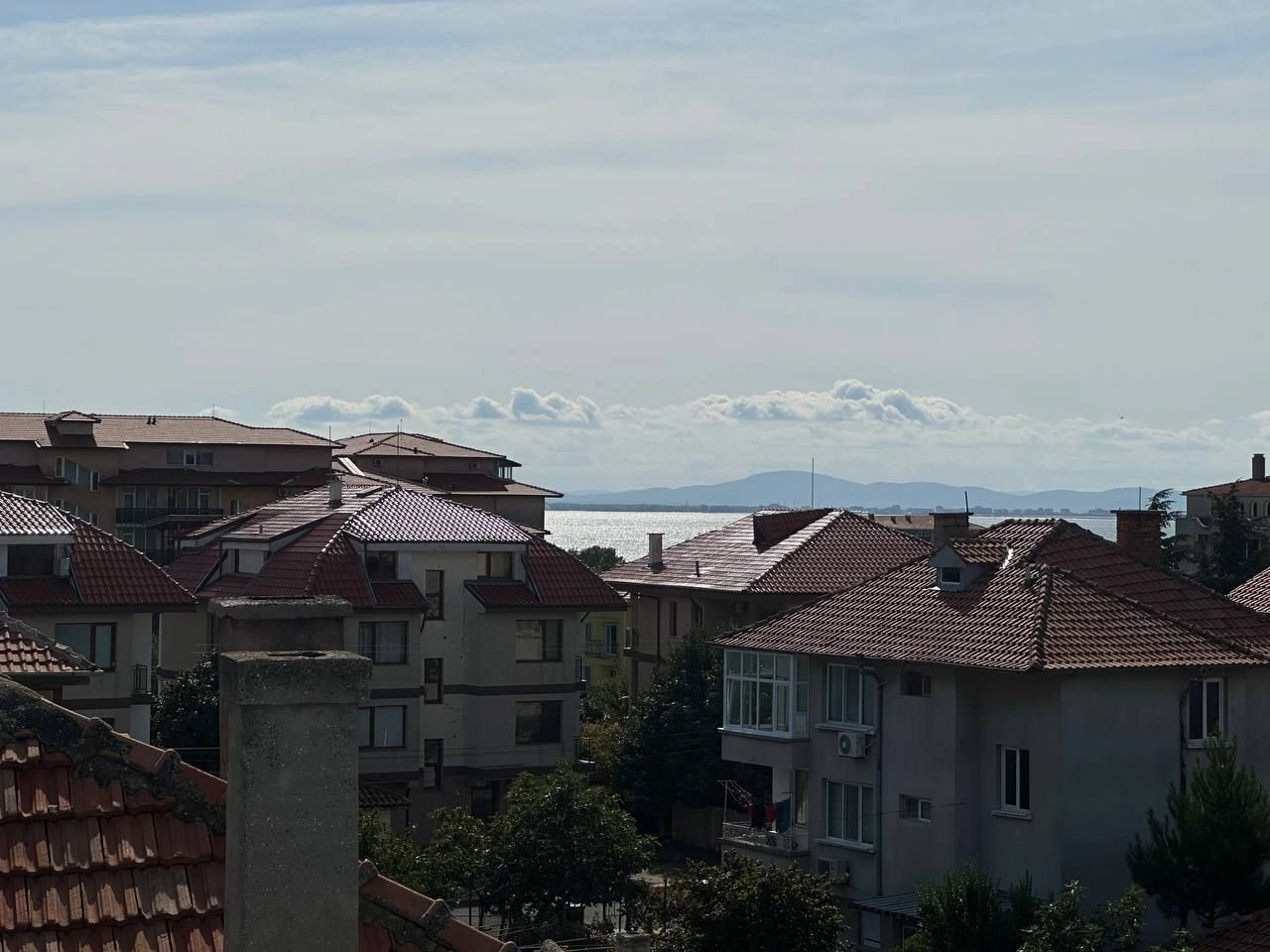 Дом с просторной террасой и садом в Ахелое, Болгария