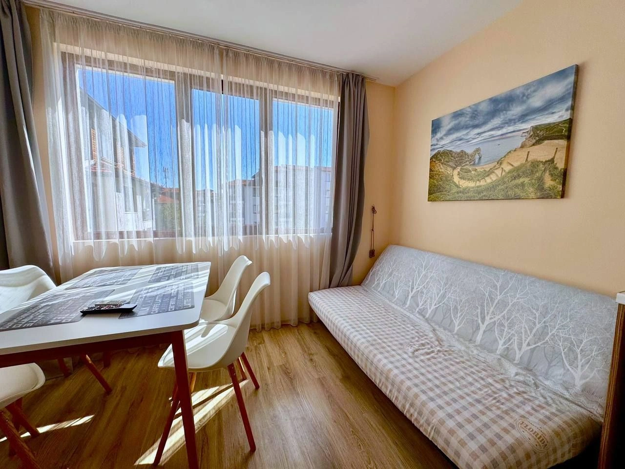 Меблированные квартиры с отделкой у моря в Равде, Болгария