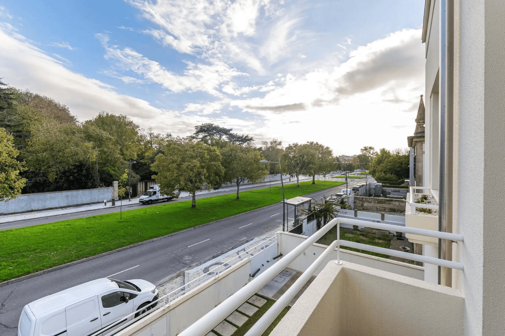 Трёхэтажная коммерческая недвижимость