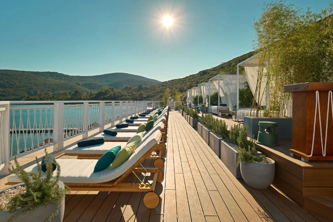 Один из семи отелей в районе Lustica Bay, Черногория