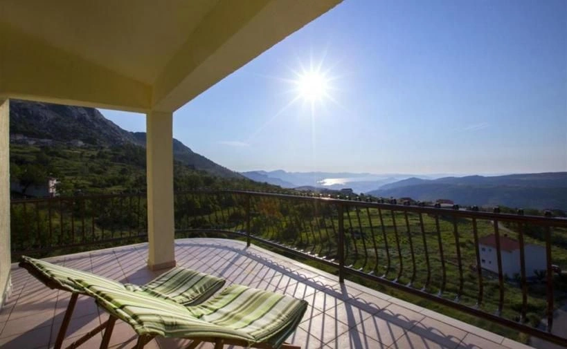 Дом с 3 спальнями и видом на море.