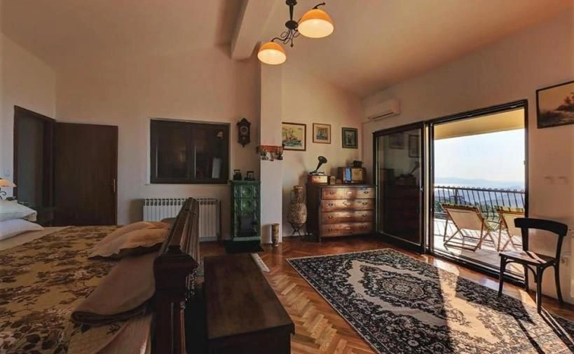 Дом с 3 спальнями и видом на море.