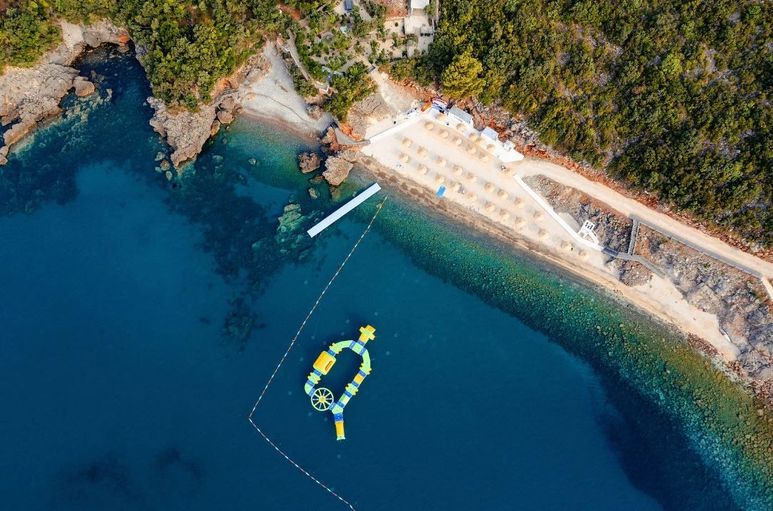 Один из семи отелей в районе Lustica Bay, Черногория