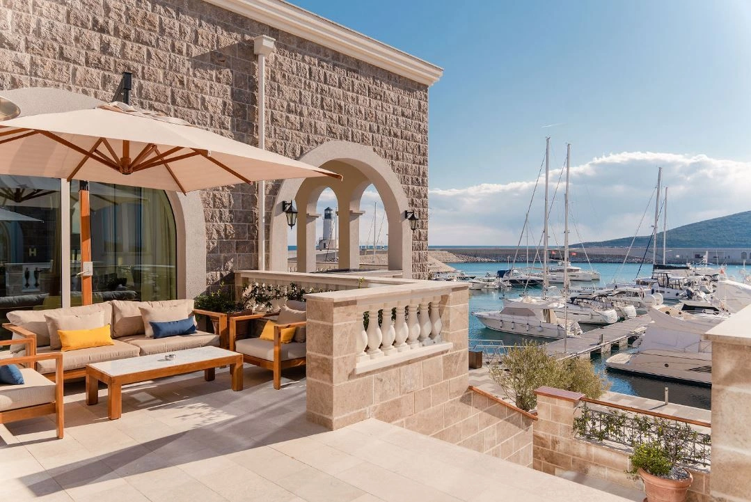 Один из семи отелей в районе Lustica Bay, Черногория