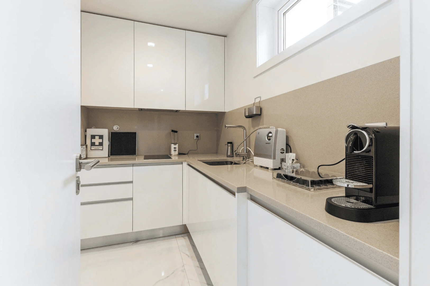 Трёхэтажная коммерческая недвижимость