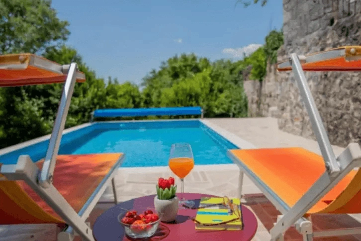 Каменная вилла 2+1 в Миловичах на полуострове Лустика