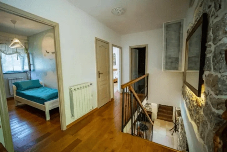 Каменная вилла 2+1 в Миловичах на полуострове Лустика