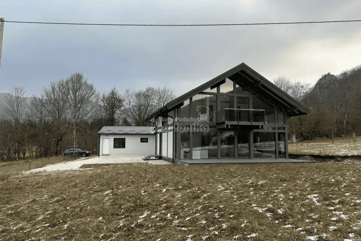 Великолепная вилла 4+1 в тихом селе Дриенак, Колашин