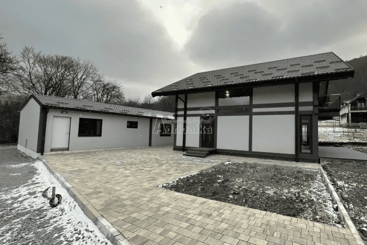 Великолепная вилла 4+1 в тихом селе Дриенак, Колашин