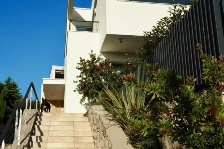 Роскошная вилла площадью 155 м2 на первой линии моря в городе Ријека