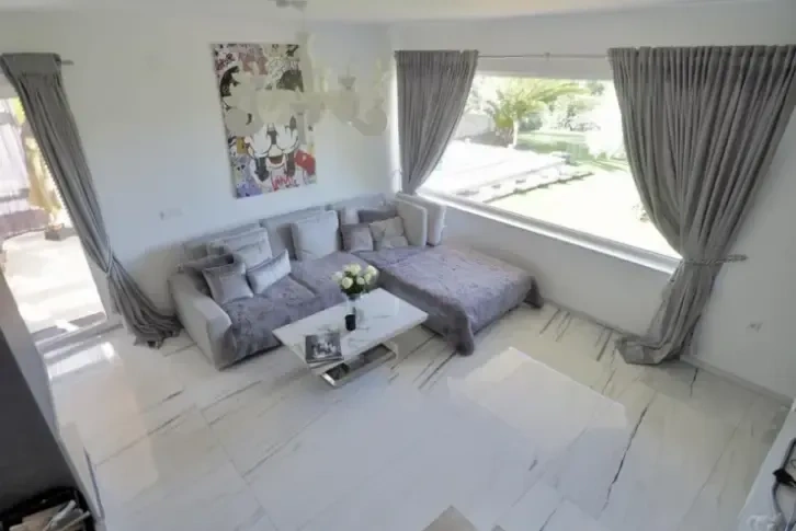 Роскошная вилла площадью 155 м2 на первой линии моря в городе Ријека