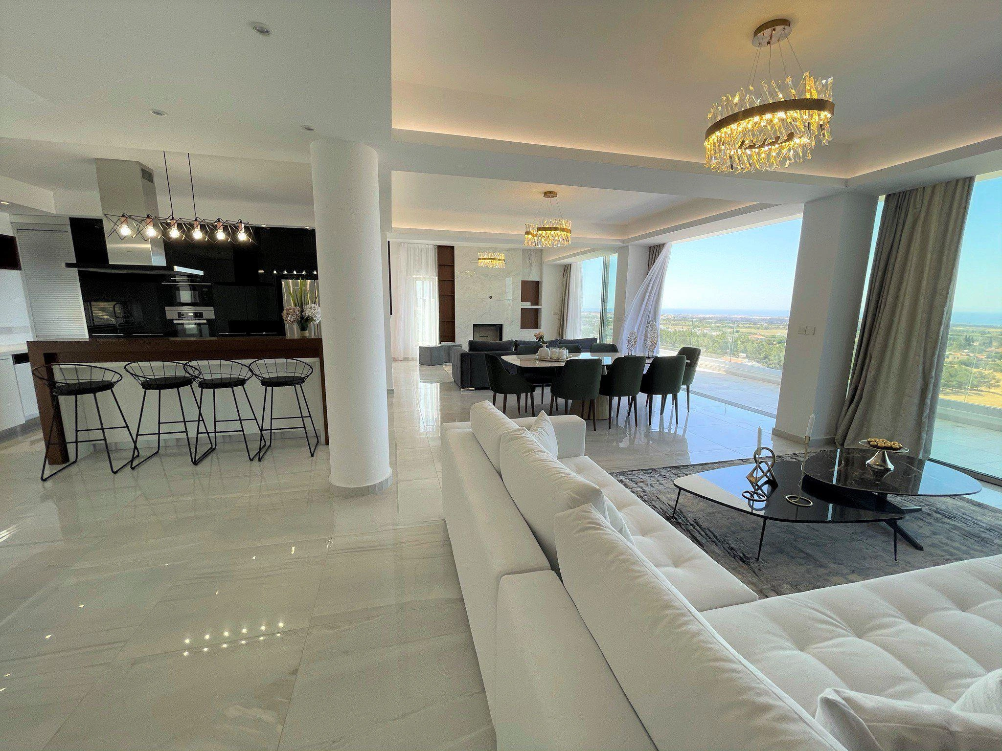 Виллы с панорамным видом на море рядом с пляжем в Пафосе, Кипр