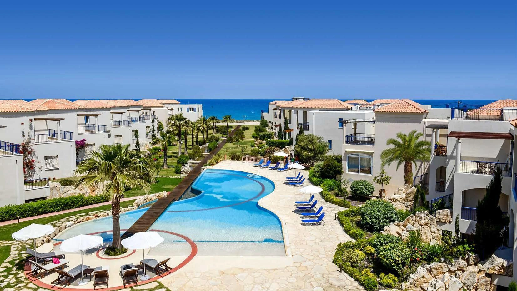 Апартаменты в жилом комплексе на первой линии в Крите, Греция