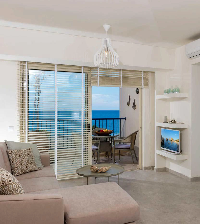 Апартаменты в жилом комплексе на первой линии в Крите, Греция