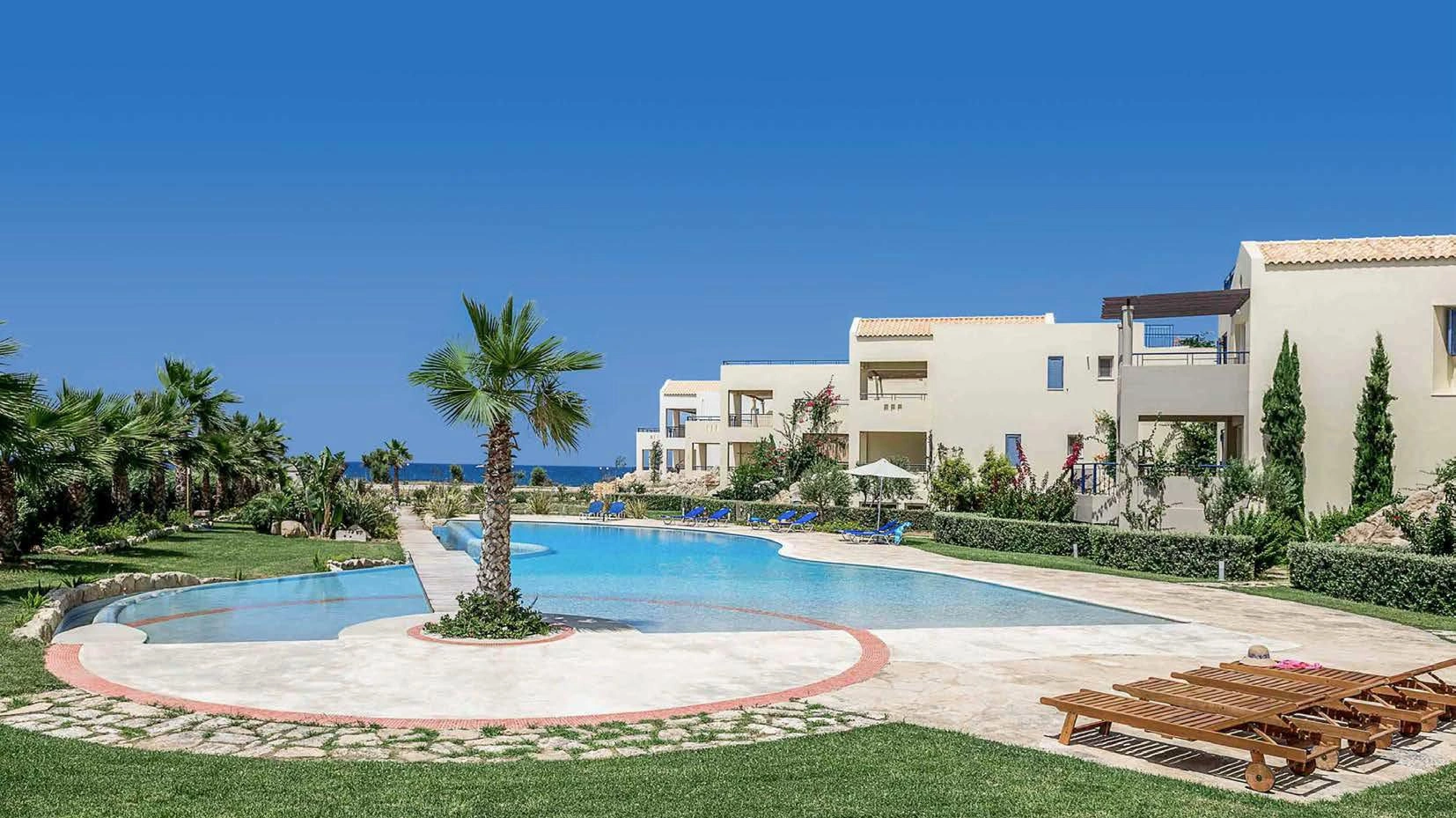 Апартаменты в жилом комплексе на первой линии в Крите, Греция