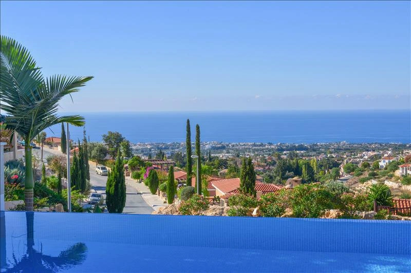 Виллы в жилом комплексе рядом с гольф‑полем в Пафосе, Кипр