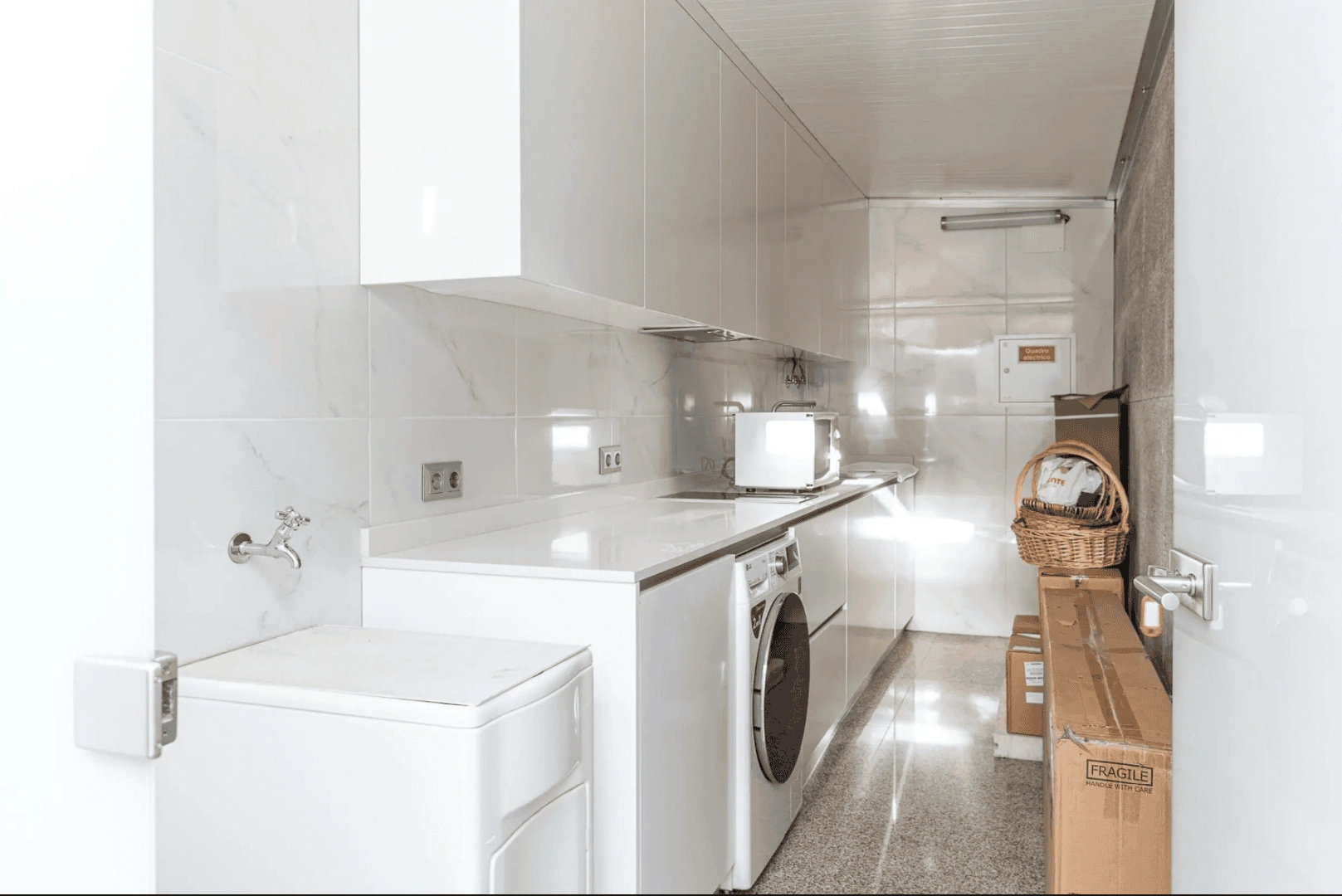 Трёхэтажная коммерческая недвижимость