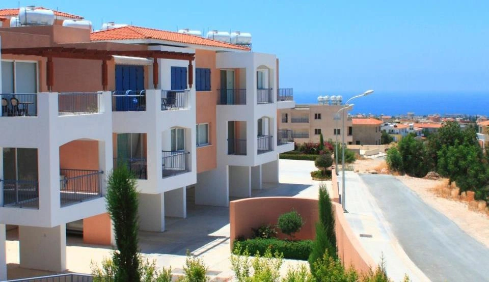 Таунхаусы в жилом комплексе рядом с песчаными пляжами в Пафосе, Кипр