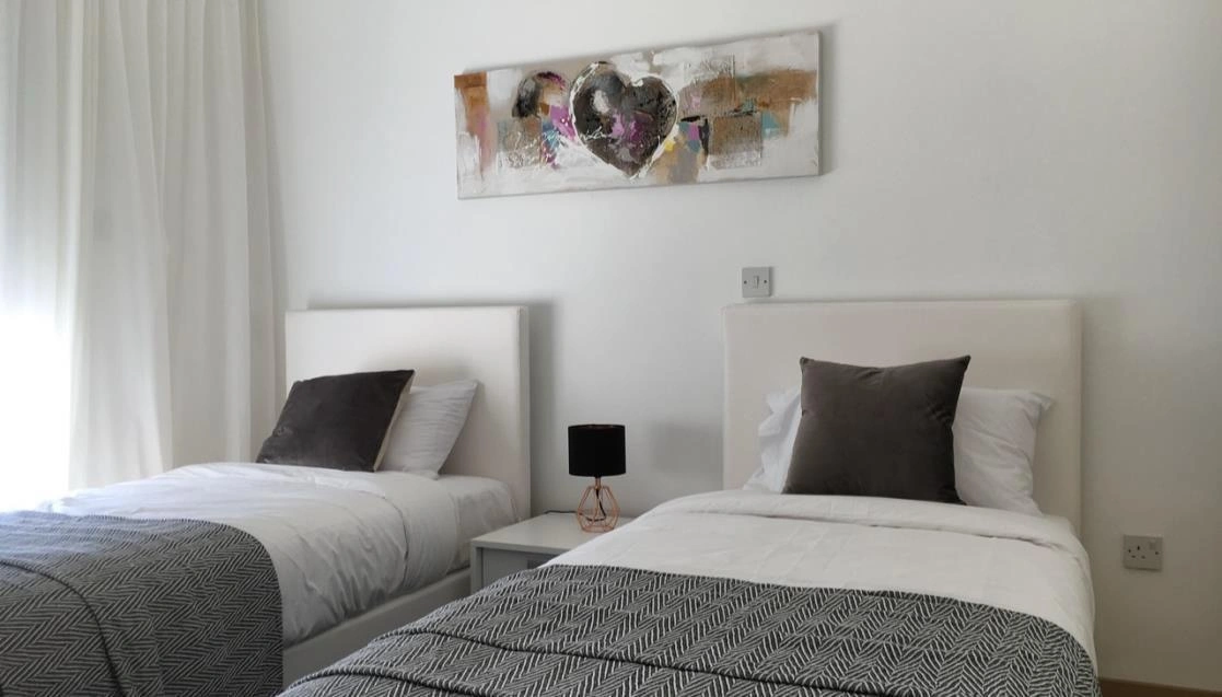 Таунхаусы в жилом комплексе рядом с песчаными пляжами в Пафосе, Кипр