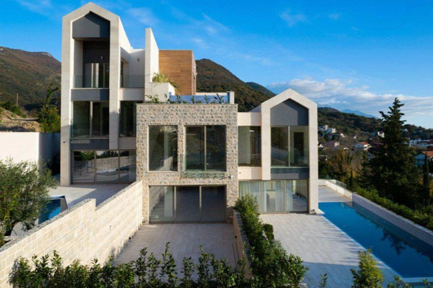 Таунхаусы в современном жилом комплексе в Тивате, Черногория