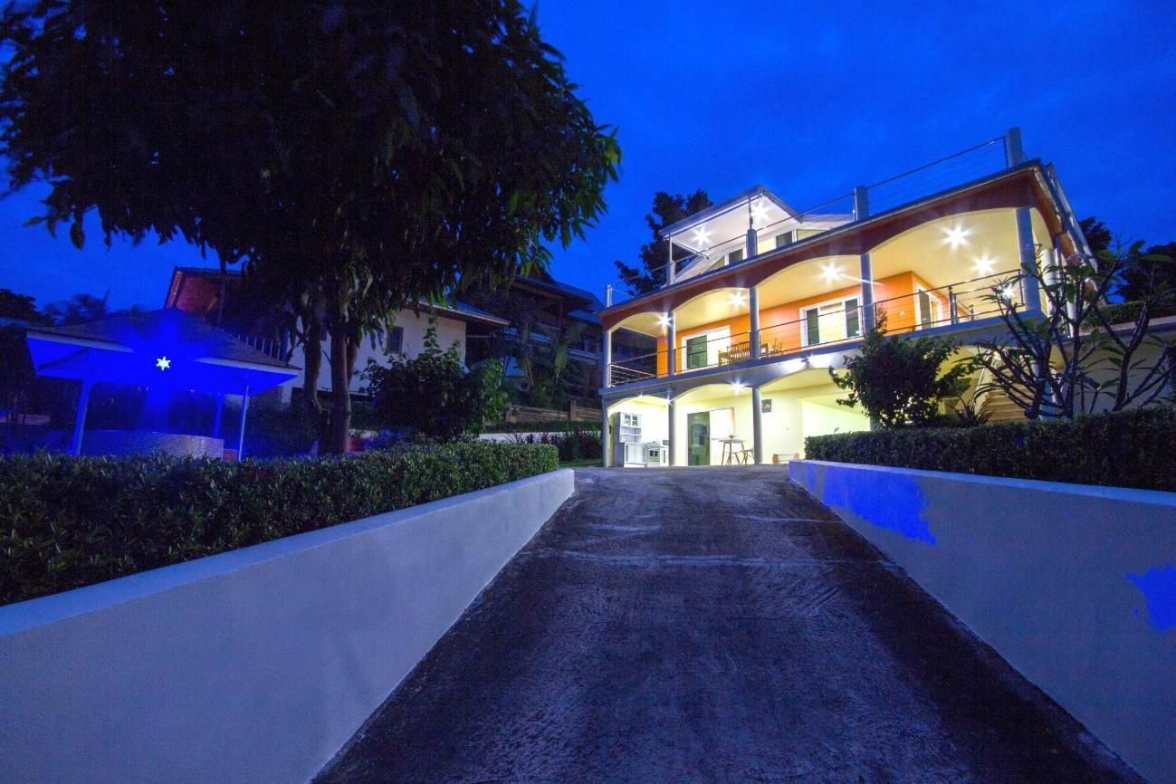 Панорамная вилла 4+2 с большим участком и бассейном