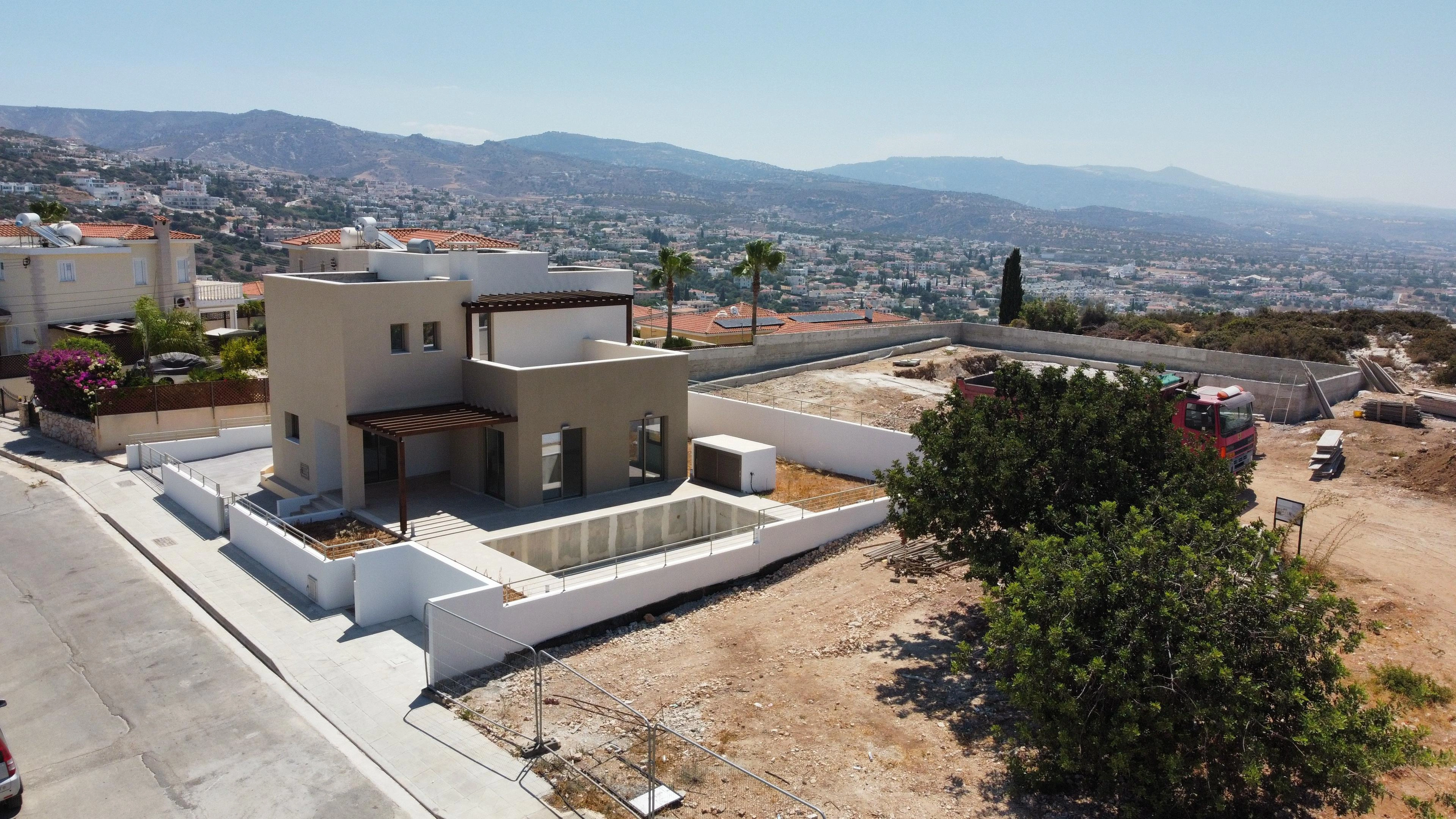 Виллы с бассейнами и панорамным видом на море в Пафосе, Кипр