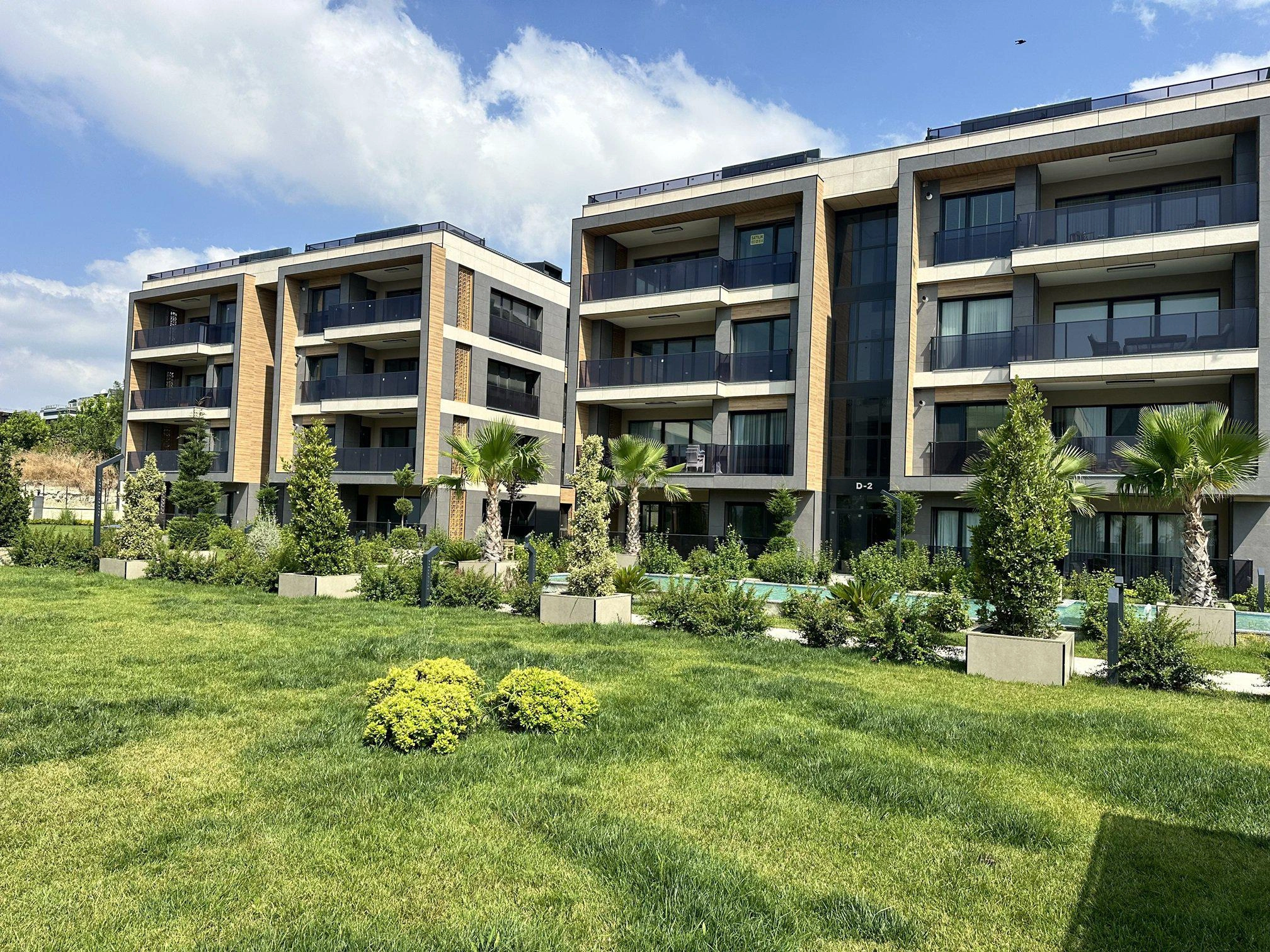 Апартаменты в жилом комплексе у моря в Бейликдюзю, Стамбул, Турция