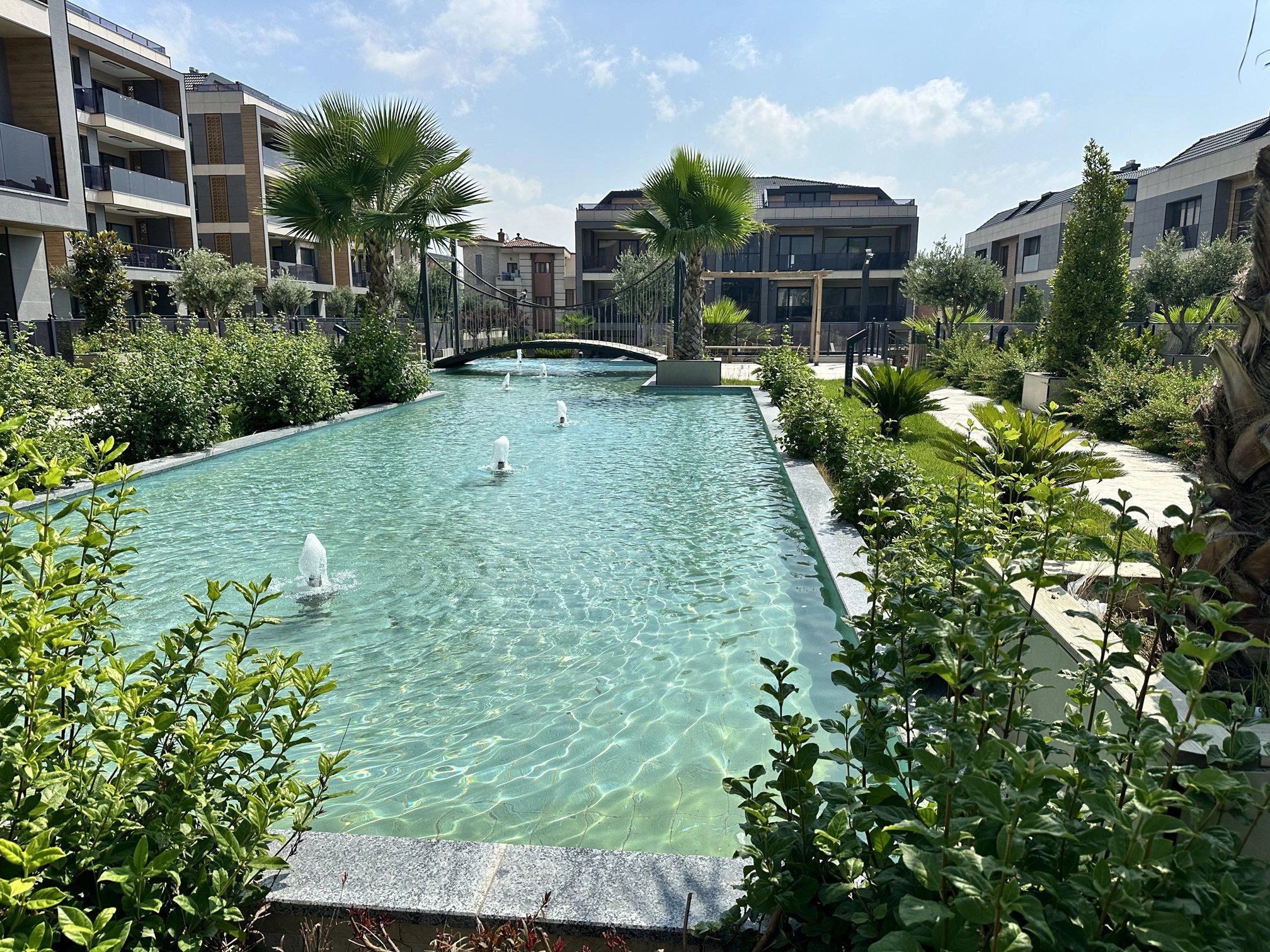 Апартаменты в жилом комплексе у моря в Бейликдюзю, Стамбул, Турция