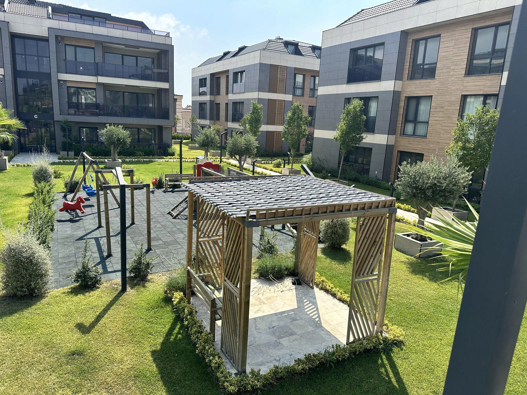 Апартаменты в жилом комплексе у моря в Бейликдюзю, Стамбул, Турция