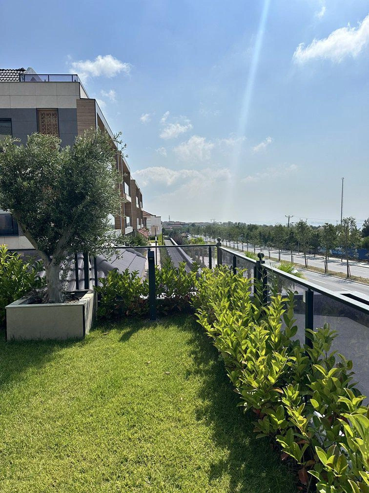 Апартаменты в жилом комплексе у моря в Бейликдюзю, Стамбул, Турция