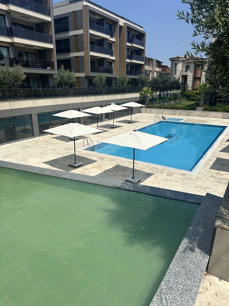 Апартаменты в жилом комплексе у моря в Бейликдюзю, Стамбул, Турция