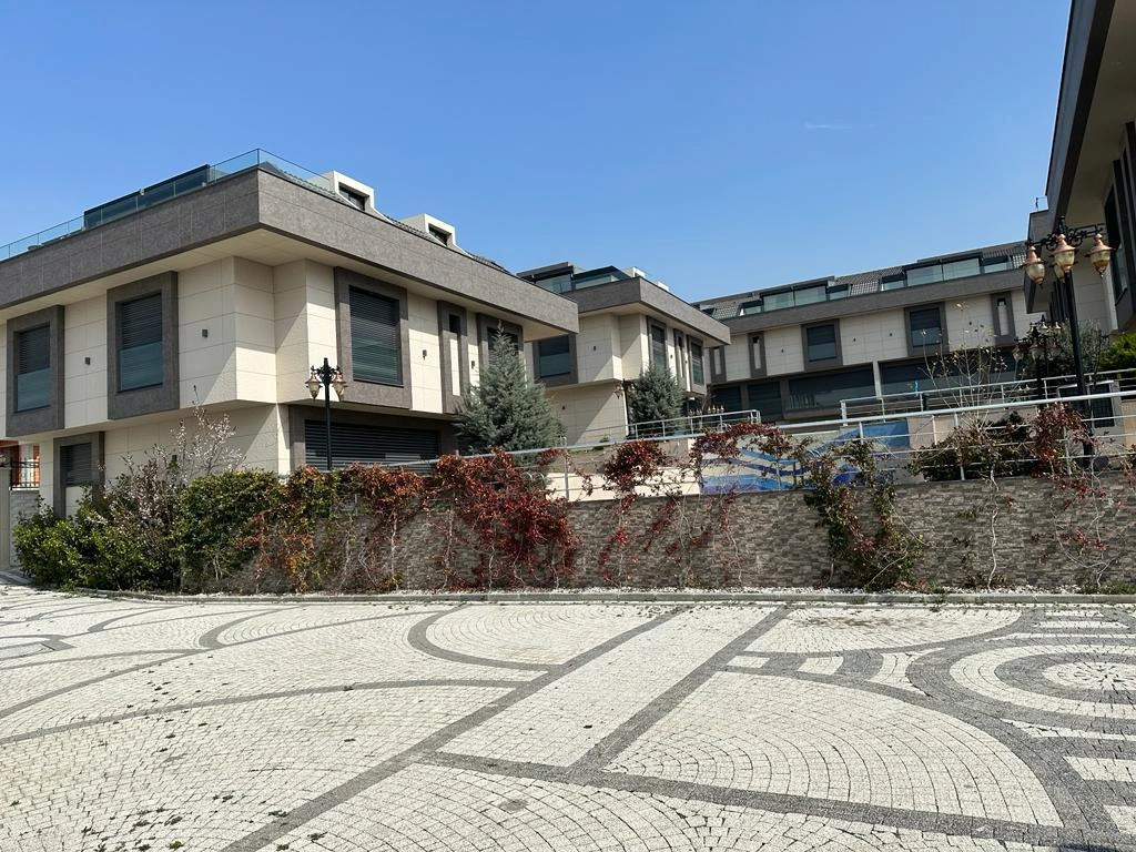 Виллы в современном жилом комплексе в Бейликдюзю, Стамбул, Турция