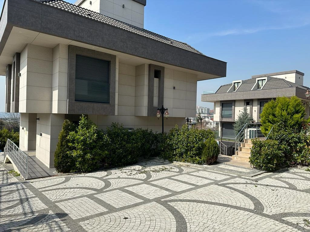 Виллы в современном жилом комплексе в Бейликдюзю, Стамбул, Турция