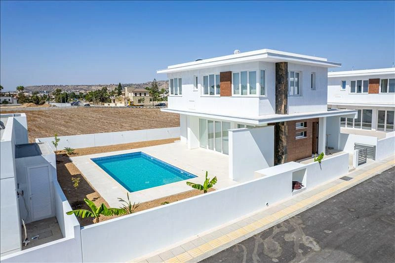 Дома в жилом комплексе у пляжа в Ларнаке, Кипр