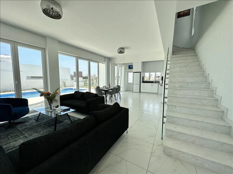 Дома в жилом комплексе у пляжа в Ларнаке, Кипр