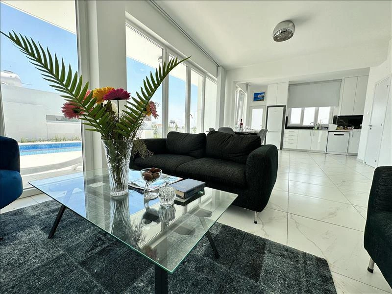 Дома в жилом комплексе у пляжа в Ларнаке, Кипр