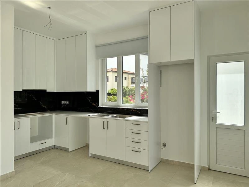 Дома в жилом комплексе у пляжа в Ларнаке, Кипр