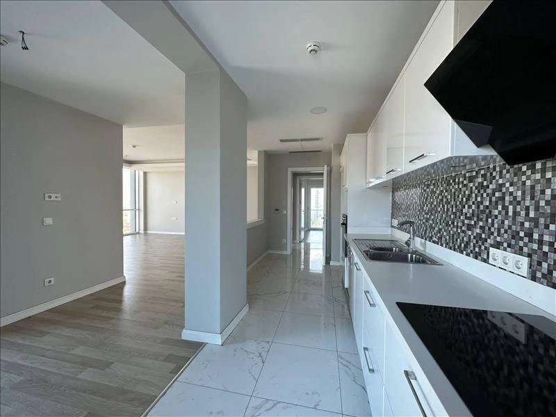 Квартиры в современном жилом комплексе в Стамбуле, Турция