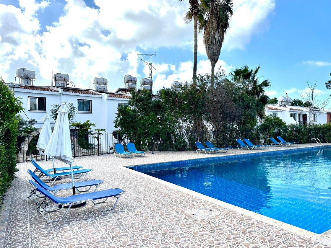 Таунхаусы с бассейном и садом в Пафосе, Кипр