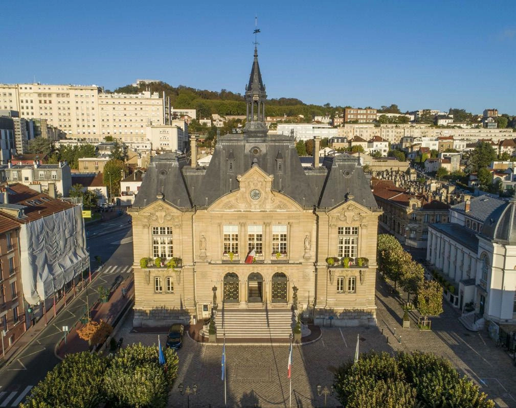 Квартиры в современном жилом комплексе в Suresnes, France