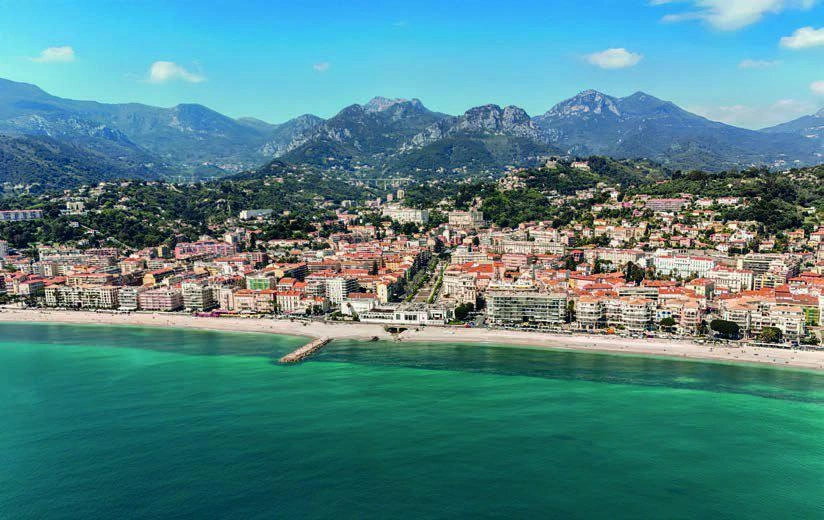 Апартаменты в жилом комплексе рядом с Palais de l'Europe в Ментоне, Франция