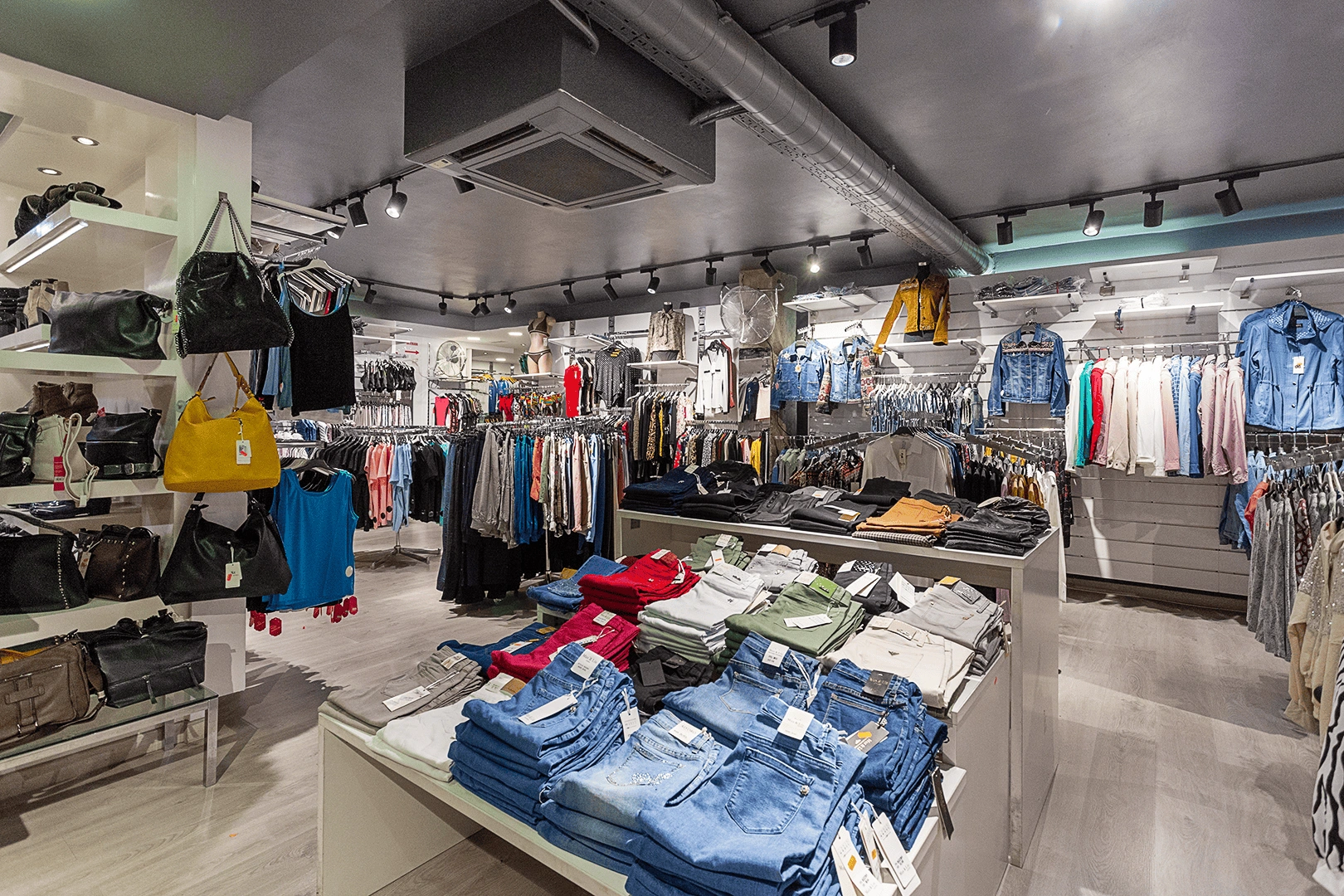 Коммерческие помещения в районе Грасиа