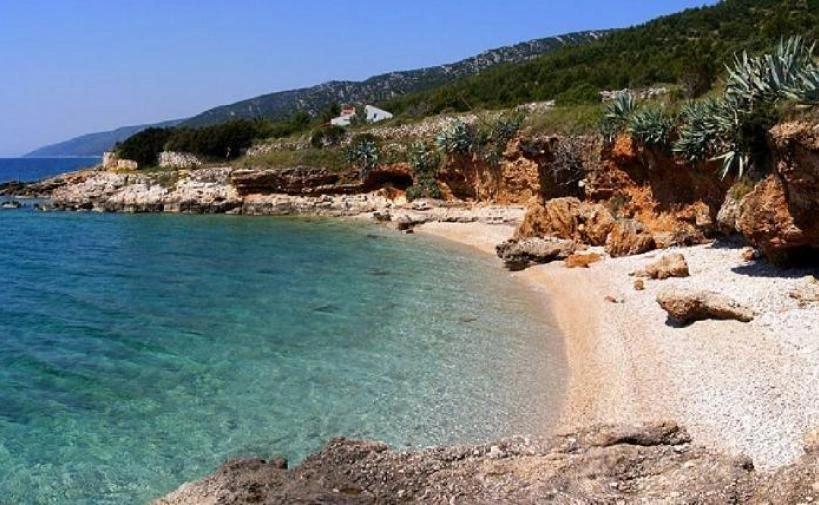 Сельскохозяйственный участок на 1-й линии острова Хвар, Хорватия