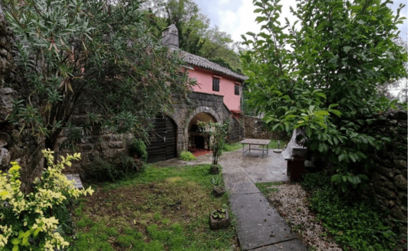 Дом площадью 120 м2 в Трибле возле моря