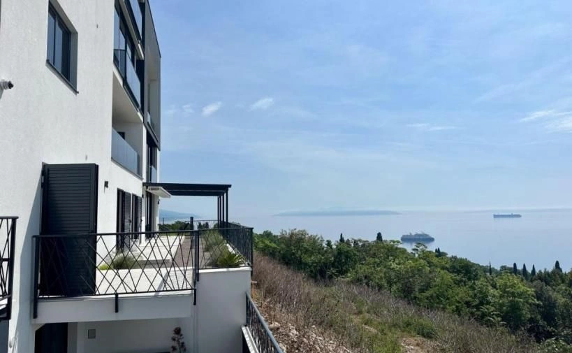 Apartment of 294 m2 with panoramic sea view